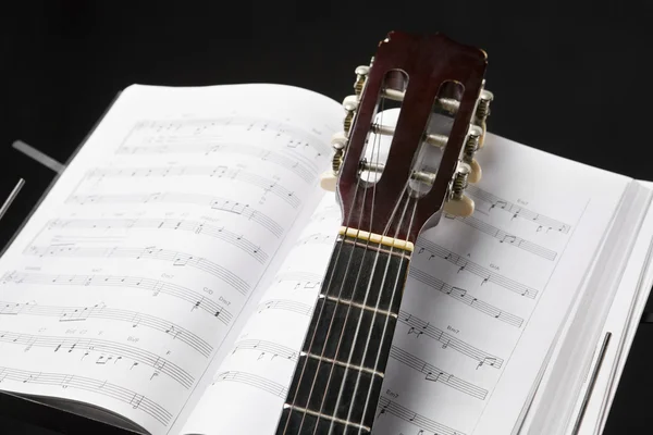 Klassisk gitarr och musik ackord — Stockfoto