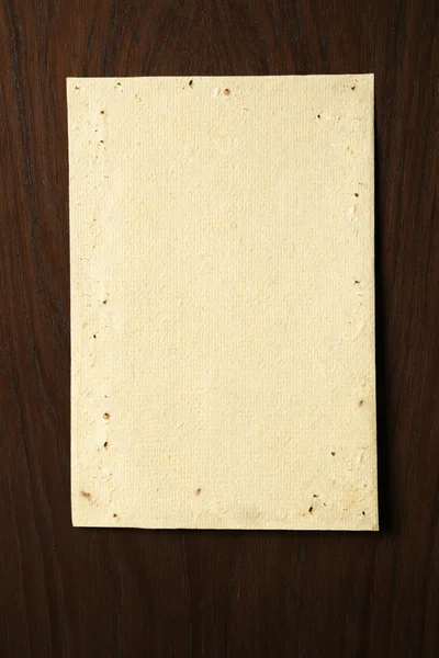 Pergamen na dřevěné desce — Stock fotografie
