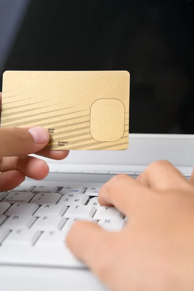 Using credit card for online transaction — Stock Photo, Image