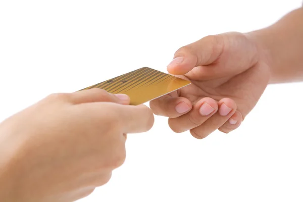 Оплата с помощью золотой кредитной карты — стоковое фото
