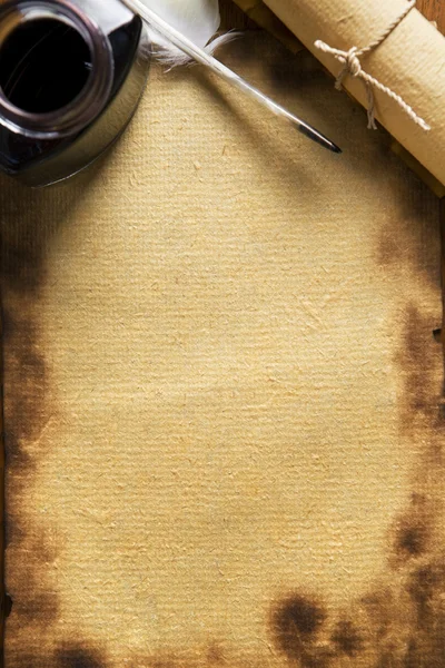 오래 된 종이, 퀼 펜, 나무 종이에 대 한 scrool — 스톡 사진