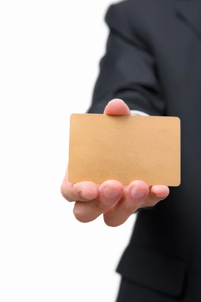 Empresário mostrando cartão de crédito ouro — Fotografia de Stock