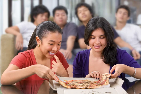Girls got the first chance to eat pizza — Stock Photo, Image