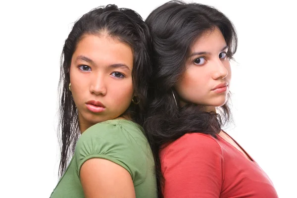 Två kvinnliga tjejer stirrar på kamera — Stockfoto