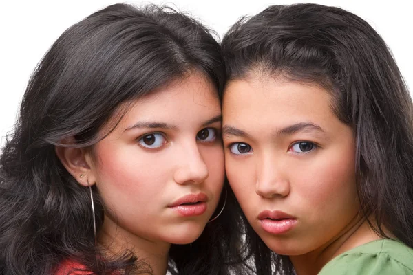 Dwóch nastolatek kobiece poza Super aparat — Zdjęcie stockowe