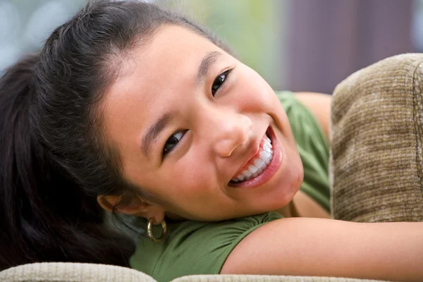 Glada kvinnliga tonåring — Stockfoto