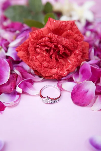 Pierścień do zaproponowania w Walentynki dni — Zdjęcie stockowe