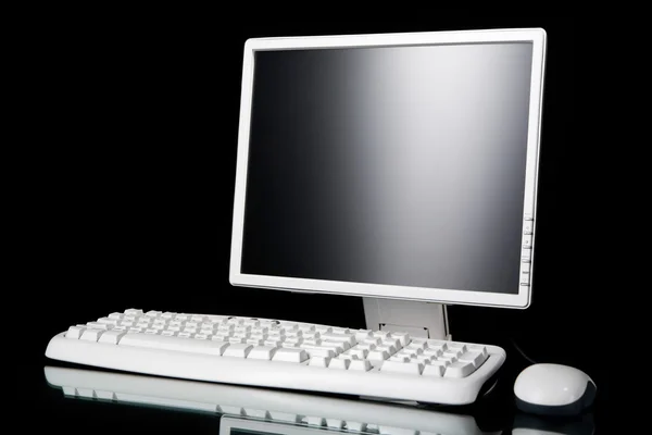 Білий комп'ютер на чорному — стокове фото