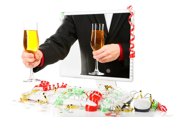Mână care oferă șampanie de pe ecranul computerului — Fotografie, imagine de stoc