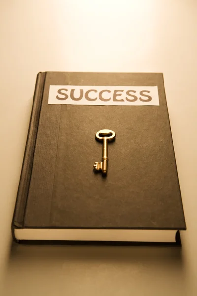 Golden key and success book (warm) — Stock Photo, Image