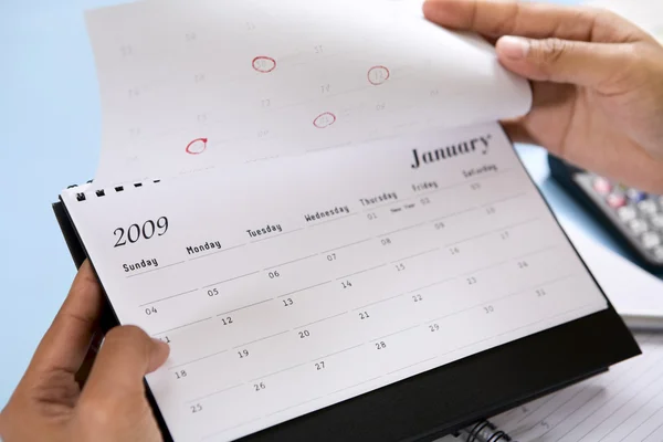 Opening 2009 calendar — Stock Photo, Image