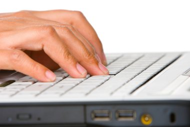 laptop beyaz arka plan üzerine yazarak