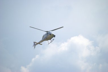 bir helikopter
