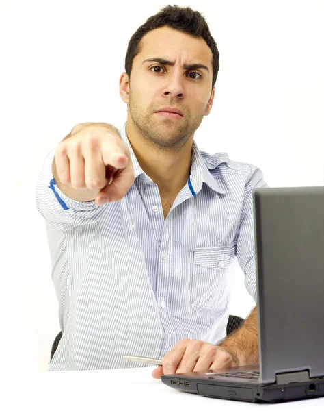 Arg chef framför sin bärbara dator — Stockfoto