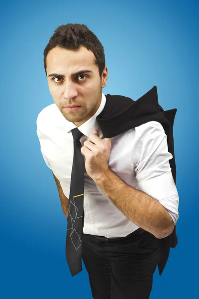 Portrét vážné podnikatel hospodářství kabát na rameni — Stock fotografie