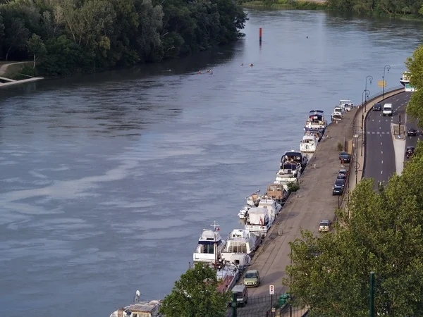 Rhone Nehri'nin Avignon, Fransa