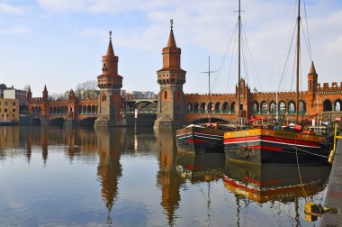 Oberbaum bridge in berlin clipart