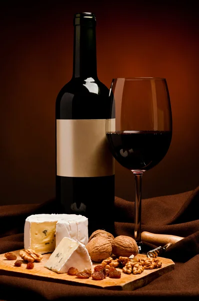 Rode wijn en kaas — Stockfoto