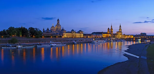 Dresden alacakaranlıkta — Stok fotoğraf