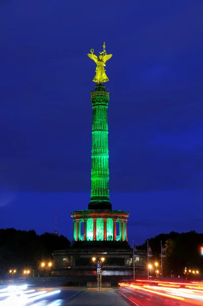 柏林胜利纪念柱在晚上 — 图库照片