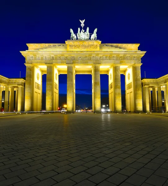 Berlin 'de Brandenburg kapısı — Stok fotoğraf