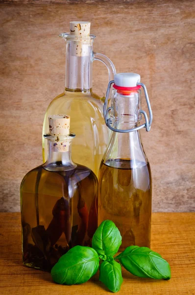 Flaschen mit Olivenöl — Stockfoto