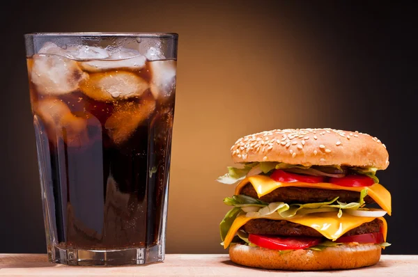 Çiz-Burger ve kola — Stok fotoğraf