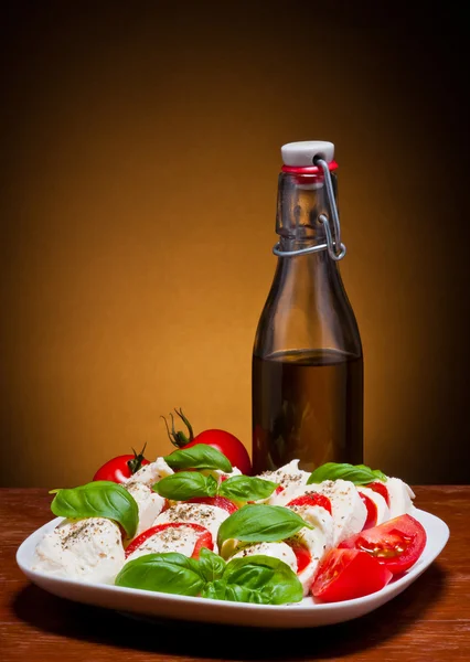 Geleneksel caprese salatası — Stok fotoğraf