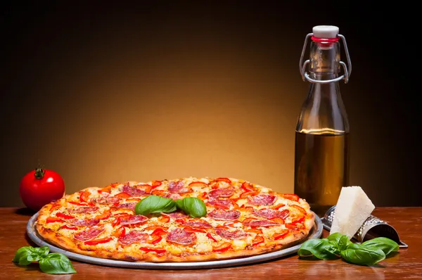 Traditional pizza — Stock Photo, Image