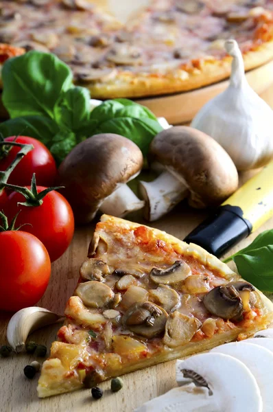 Houbová pizza — Stock fotografie