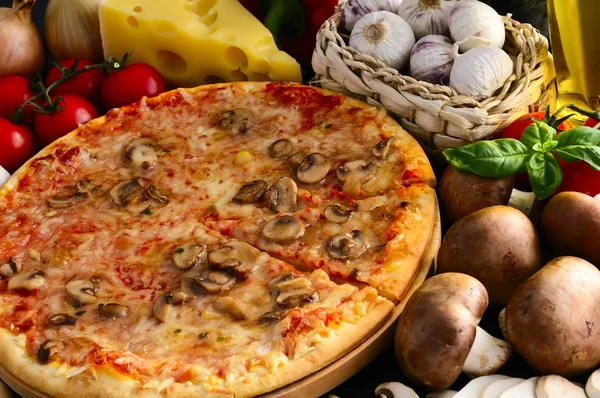 Mushroom pizza — Stock Photo, Image