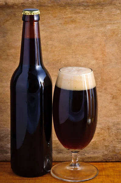 Cerveja escura — Fotografia de Stock