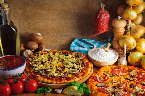 Traditionell pizza ingredienser — Stockfoto