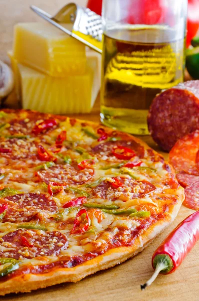 Spicy pepperoni pizza — Stock Photo, Image