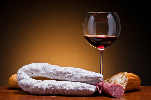 Salami worst en wijn — Stockfoto