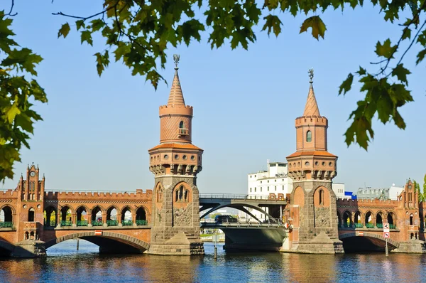Oberbaumbrücke in berlin — Stockfoto
