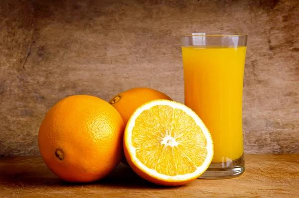 Frischer Orangensaft — Stockfoto