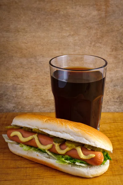 Hotdog en cola — Stockfoto