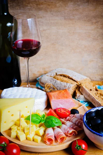 Meze ve şarap — Stok fotoğraf