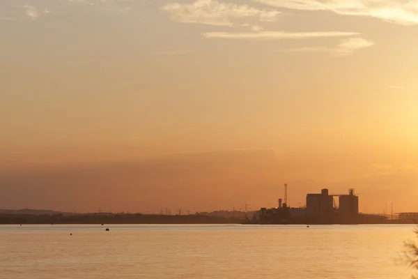 Pôr do sol sobre Southampton Docks — Fotografia de Stock