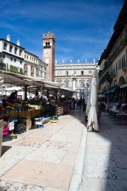 Verona, kare çim