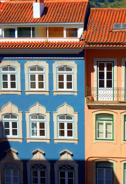 Kolorowe domy w coimbra — Zdjęcie stockowe