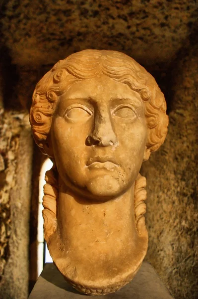 Rzeźba w cryptoportico aeminium — Zdjęcie stockowe