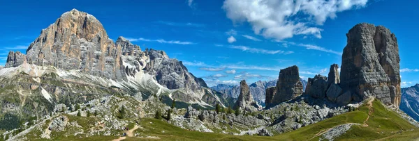Tofana di Rozes e Cinque Torri, Dolomitas — Fotografia de Stock