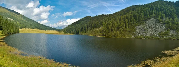 Sjön calaita, Dolomiterna - Italien — Stockfoto