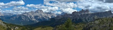 Dolomites dağ manzarası