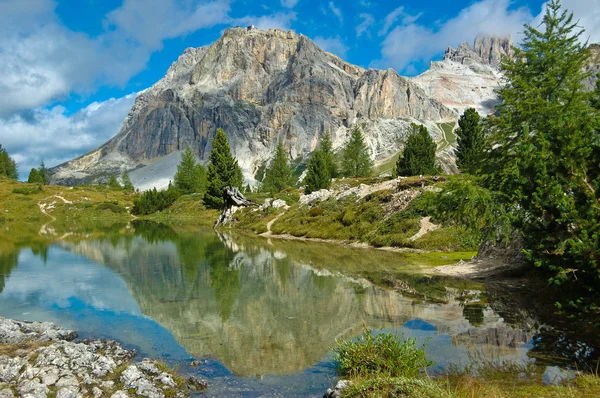 Limides Lake, Dolomitas - Itália — Fotografia de Stock