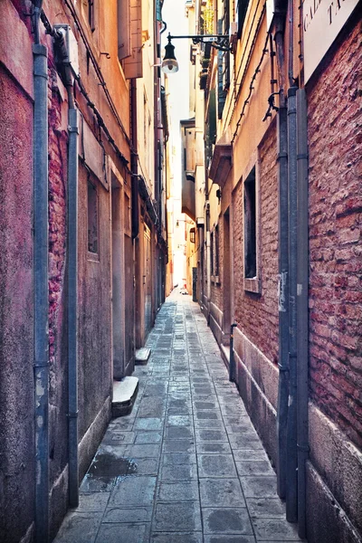 Calle estrecha — Foto de Stock