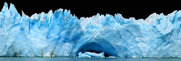 Eisberge isoliert auf schwarz — Stockfoto