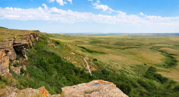Prairie at Head-Smashed-In Buffalo Jump world heritage site in Alberta, Canada — Stock Photo, Image